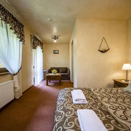 Dwor Karolowka Hotel