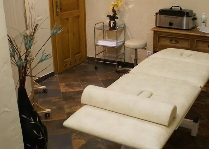 Dwor Karolowka מלון