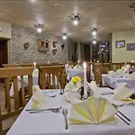 Dwor Karolowka Hotel