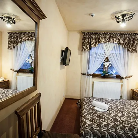 מלון Dwor Karolowka 3*