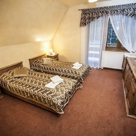 מלון Dwor Karolowka 3*