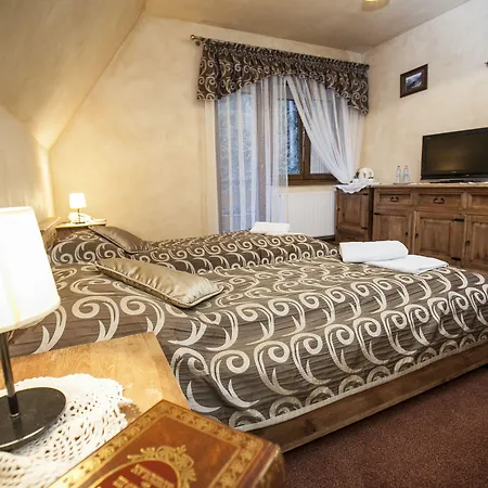 Dwor Karolowka מלון