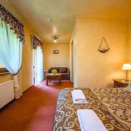 Dwór Karolówka Hotel 3*