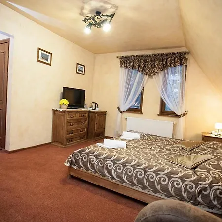 Dwor Karolowka מלון