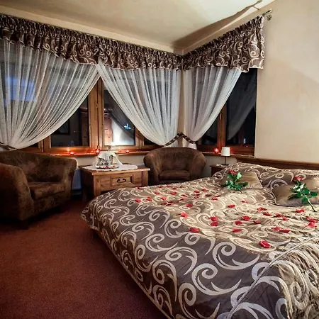 Dwor Karolowka מלון זקופאנה