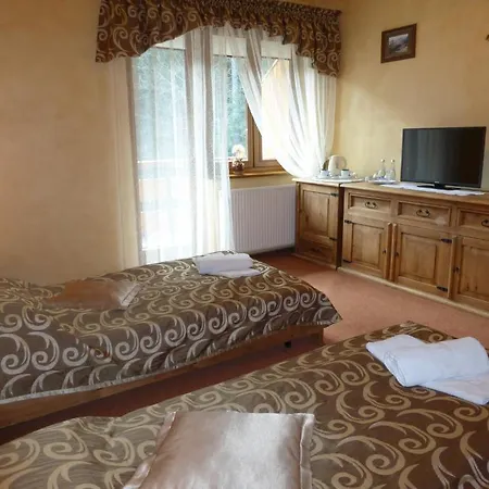 Dwor Karolowka מלון