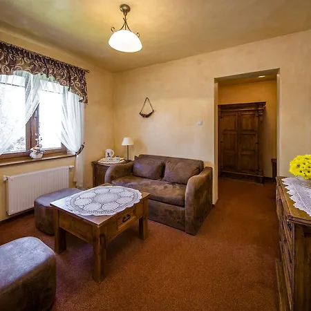 Dwor Karolowka זקופאנה