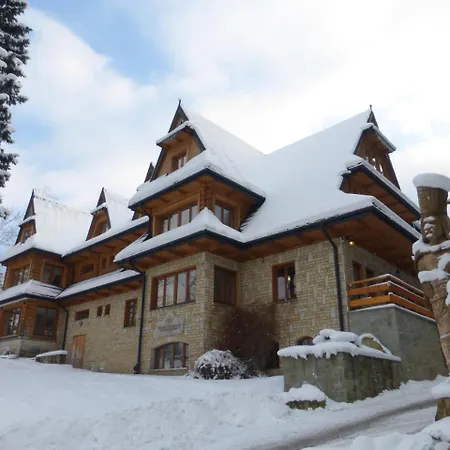 Dwor Karolowka מלון 3*