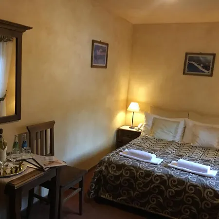 Dwor Karolowka מלון 3*