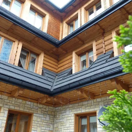 Dwor Karolowka מלון