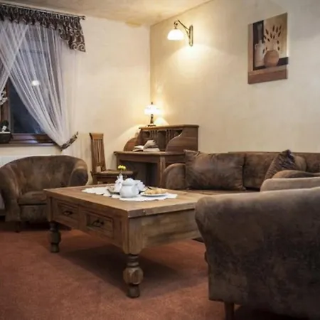 Dwor Karolowka מלון 3*