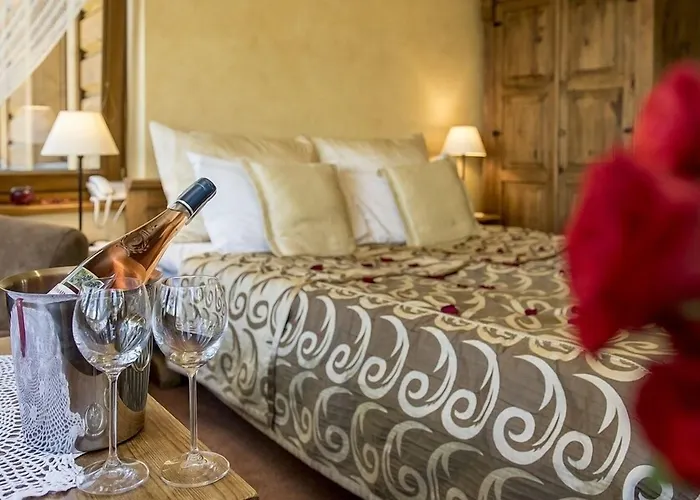 Hotel Dwór Karolówka 3*