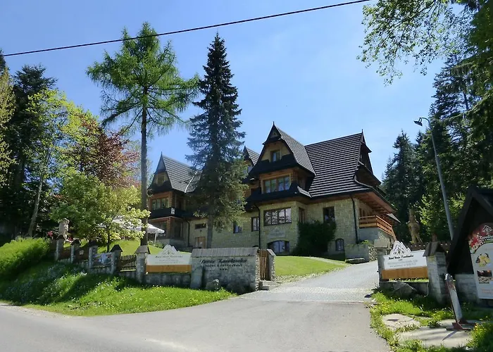 Dwor Karolowka Hotel